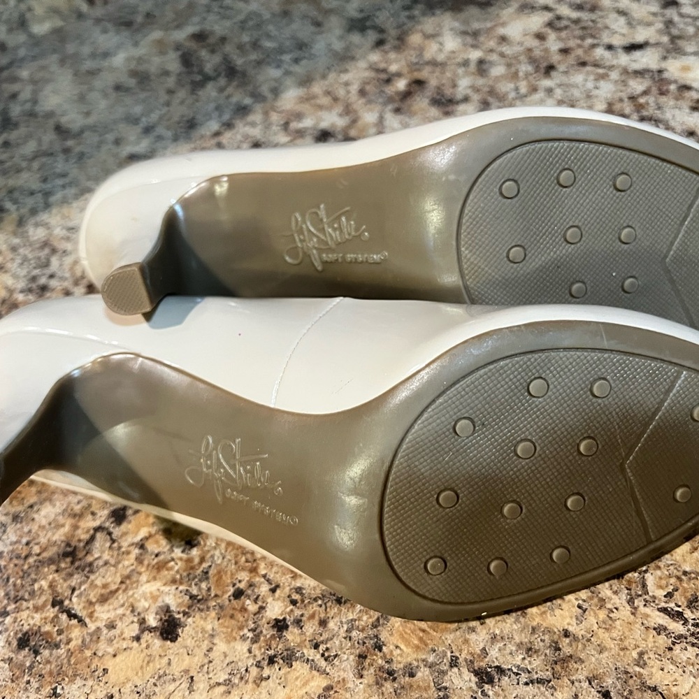 Jessica Simpson Cream Heels - Picture 4 of 5